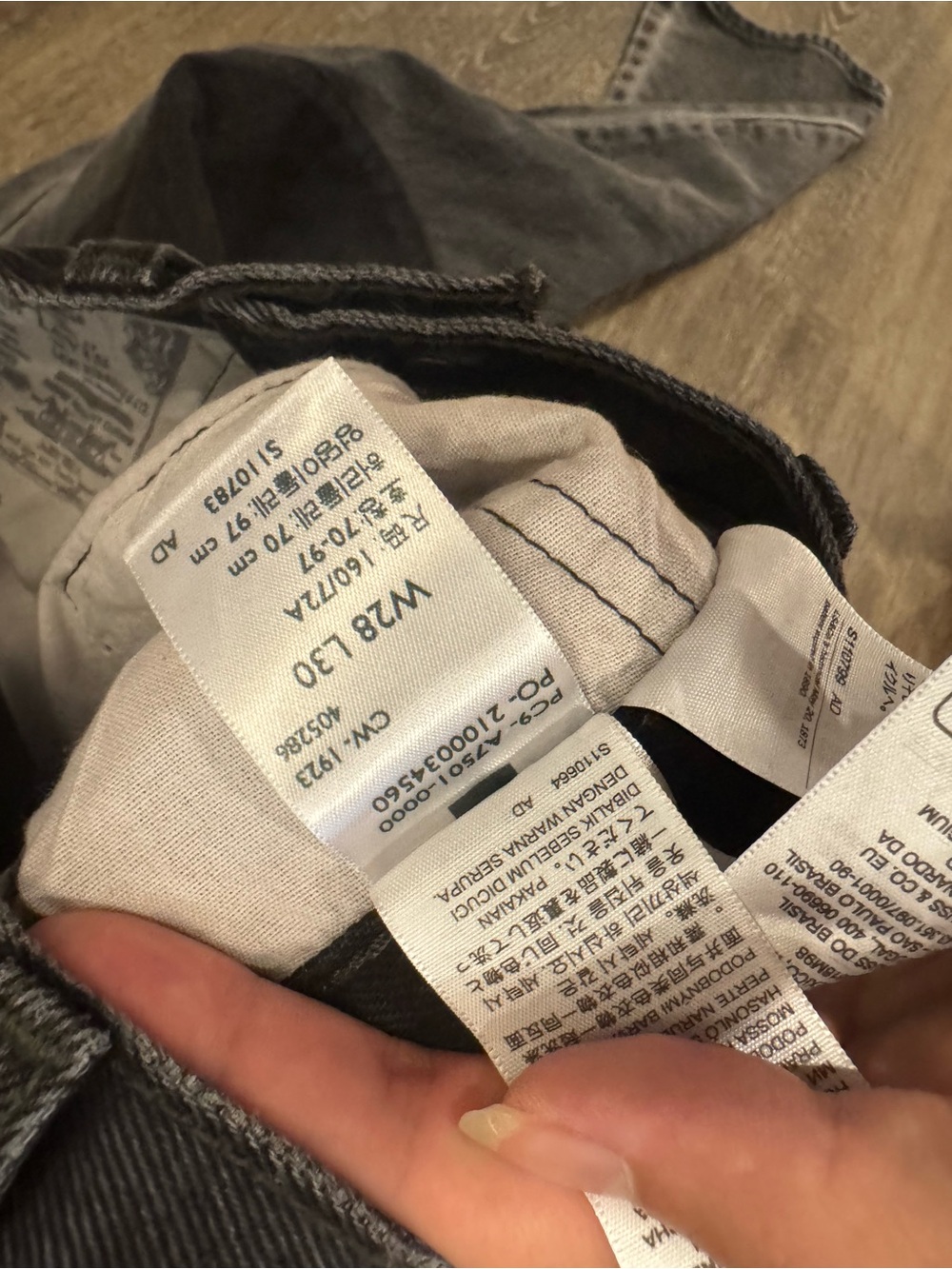 Levi's 501 Original Chaps Jeans in black & gray - Picture 7 of 7